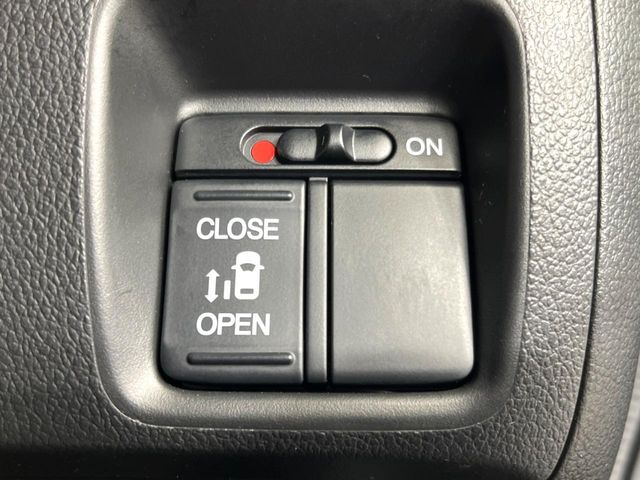 �y�p���[�X���C�h�h�A�z�X�}�[�g�L�[��^�]�Ȃ̃X�C�b�`�ŃX���C�h�h�A�̊J���\���d��������͂����ăh�A���J����K�v�������A���������q�l�ł��A�d���ו��������Ă��鎞�����N�ɊJ���߂ł��܂���