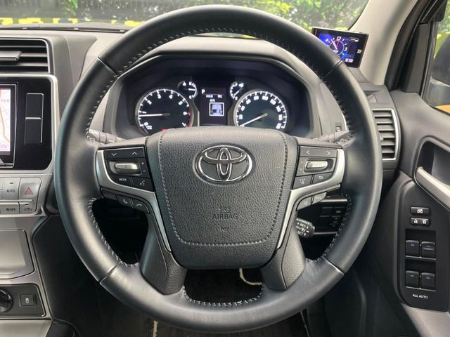 �y�����v�����X�e�A�����O�z�㎿�Ȋv���g�p���邱�ƂŁA��ɂ����������݂ƂĂ��^�]���₷���n���h���ł���