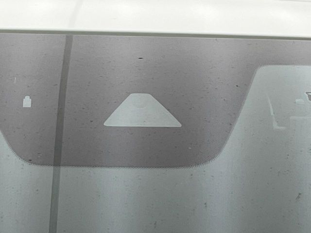 �y�X�}�[�g�u���[�L�T�|�[�g�z���s���ɑO���̎ԗ�����F�����A�Փ˂������Ȏ��͌x��ƃu���[�L�ŏՓˉ���Ɣ�Q�y�����A�V�X�g�B�����S�Ƀh���C�u�����y���݂��������܂��B