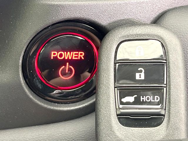 �yHonda�X�}�[�g�L�[�z�J�o����|�P�b�g�ɓ��ꂽ�܂܂ł��h�A�̎{���E�������\�ȃX�}�[�g�L�[�𑕔��B�G���W���̃I���E�I�t�����J�M�����o���K�v����������Ƃ��Ă��֗��ł���