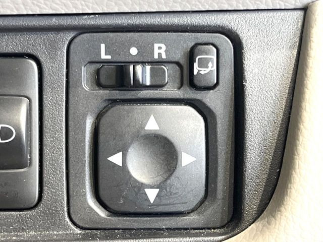 �y�d���i�[�~���[�z�T�C�h�~���[�͓d���i�[���ƂȂ��Ă���A�������ԏ�ł��L�Y�������X�N��}�����܂��B