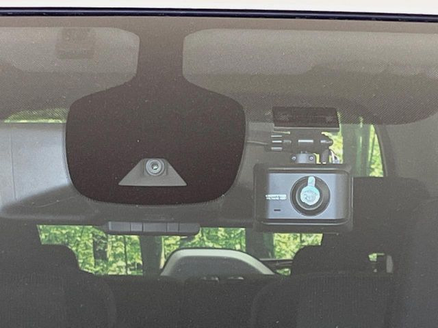 �y�C���e���W�F���g�G�}�[�W�F���V�[�u���[�L�z�t�����g�J�����őO���̎ԗ�����s�҂����m�B�Փ˂������Ȏ��͏Փ˔�Q�y���u���[�L���쓮�A�Փˉ�����T�|�[�g�B�����S�Ƀh���C�u�����y���݂��������܂��B