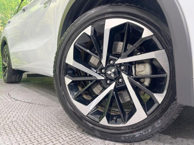 【純正20インチアルミホイール】外観にマッチした純正アルミホイールを装着しております。各種社外アルミホイールや、スタッドレスタイヤも取扱いしております。是非ご相談ください♪