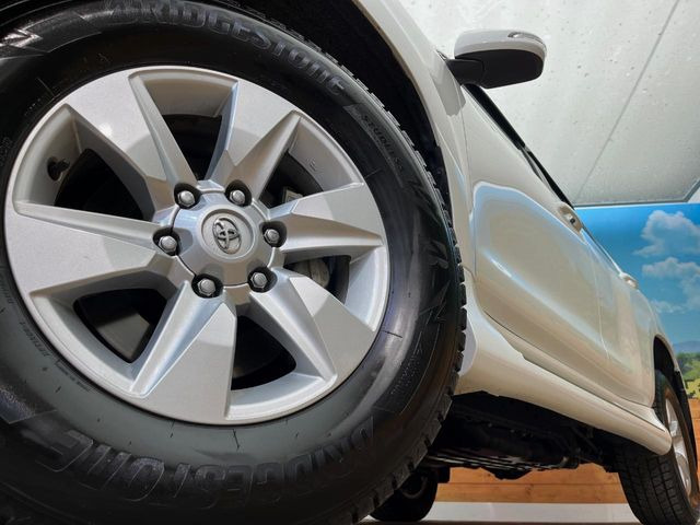 �y�����A���~�z�C�[���z�O�ςɃ}�b�`���������A���~�z�C�[���𑕒����Ă���܂��B�e��ЊO�A���~�z�C�[����A�X�^�b�h���X�^�C�����戵�����Ă���܂��B���񂲑��k����������