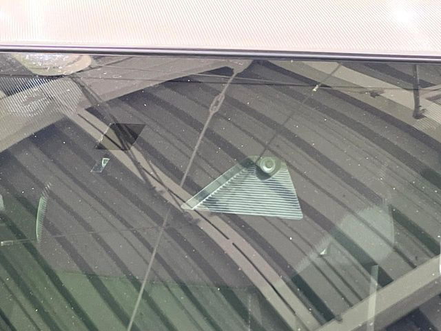 �y�X�}�[�g�u���[�L�T�|�[�g�z���s���ɑO���̎ԗ�����F�����A�Փ˂������Ȏ��͌x��ƃu���[�L�ŏՓˉ���Ɣ�Q�y�����A�V�X�g�B�����S�Ƀh���C�u�����y���݂��������܂��B