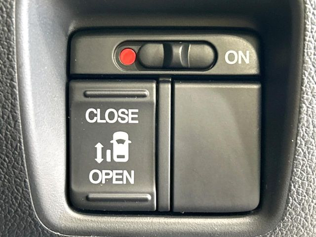 �y�p���[�X���C�h�h�A�z�X�}�[�g�L�[��^�]�Ȃ̃X�C�b�`�ŃX���C�h�h�A�̊J���\���d��������͂����ăh�A���J����K�v�������A���������q�l�ł��A�d���ו��������Ă��鎞�����N�ɊJ���߂ł��܂���