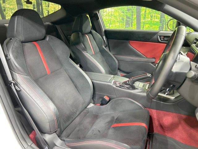 �y�n�[�t���U�[�V�[�g�z�������ƍ���S�n�𗼗������l�C�̃V�[�g���w�ʁE���ʂ̃t�@�u���b�N�f�ނ́A�ʋC���̗ǂ��⊊��ɂ����ɗD��Ă��܂��B�C���╞���ɍ��E���ꂸ���K�ɂ���肢�������܂��B