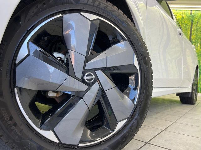 �y����17�C���`�A���~�z�C�[���z�O�ςɃ}�b�`���������A���~�z�C�[���𑕒����Ă���܂��B�e��ЊO�A���~�z�C�[����A�X�^�b�h���X�^�C�����戵�����Ă���܂��B���񂲑��k����������