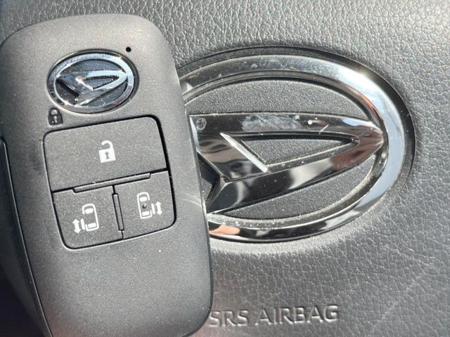 �y�L�[�t���[�V�X�e���z�J�o����|�P�b�g�ɓ��ꂽ�܂܂ł��h�A�̎{���E�������\�ȃX�}�[�g�L�[�𑕔��B�G���W���̃I���E�I�t�����J�M�����o���K�v����������Ƃ��Ă��֗��ł���