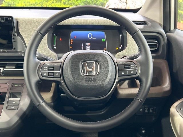 �y�����v�����X�e�A�����O�z�㎿�Ȋv���g�p���邱�ƂŁA��ɂ����������݂ƂĂ��^�]���₷���n���h���ł���