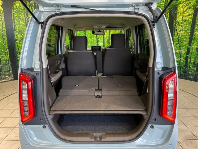 ���i�̂���������ʋ΁A���}���ɏ\���ȉ׎��X�y�[�X���m�ۂ��Ă���܂��B�Z�J���h�V�[�g��|���ƁA�傫�ȉו��̐ύڂ��\�ł���