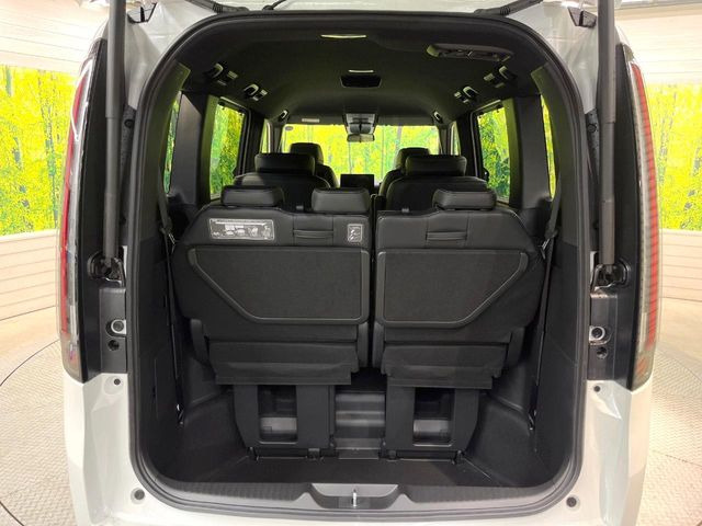 ���i�̂���������ʋ΁A���}���ɏ\���ȉ׎��X�y�[�X���m�ۂ��Ă���܂��B�Z�J���h�V�[�g��|���ƁA�傫�ȉו��̐ύڂ��\�ł���