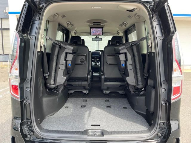 ���i�̂���������ʋ΁A���}���ɏ\���ȉ׎��X�y�[�X���m�ۂ��Ă���܂��B�Z�J���h�V�[�g��|���ƁA�傫�ȉו��̐ύڂ��\�ł���