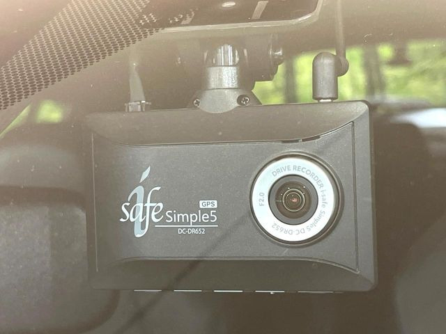 【ドライブレコーダー】ドライブレコーダー装備!走行中はもちろん、あおり運転や事故に遭遇した際、映像で記録し、万一のリスクに備えます。※記録用SDカードはお客様ご自身でご準備いただく必要があります。