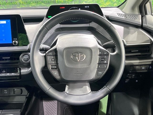 インテリアに合わせたデザインのステアリングは、運転される方のことも考え、運転しやすい形状、大きさです。是非一度、実際に触ってお確かめください。