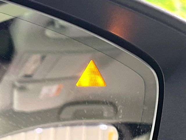 �y�u���C���h�X�|�b�g���j�^�����O�z���s���A�h�A�~���[�̎��p�ɂȂ�₷���ӏ��Ɍ㑱�Ԃ��ڋ߂���ƃT�C�h�~���[�t�߂Ɍx����\���A�h���C�o�[�ɒ��ӊ��N�����Ă���܂��B