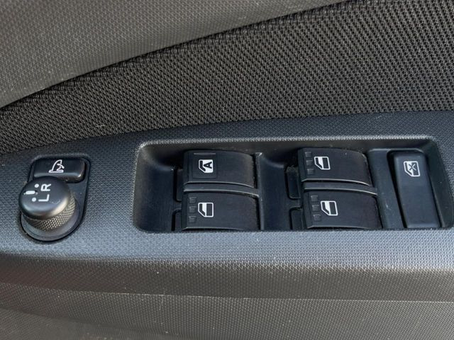 �y�d���i�[�~���[�z�T�C�h�~���[�͓d���i�[���ƂȂ��Ă���A�������ԏ�ł��L�Y�������X�N��}�����܂��B