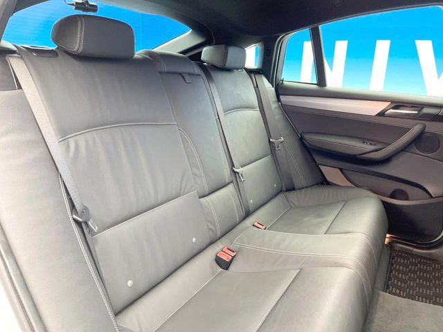 ●後部座席も気になるようなキズ・汚れやへたり等、大きなダメージはなく、良好な状態です。