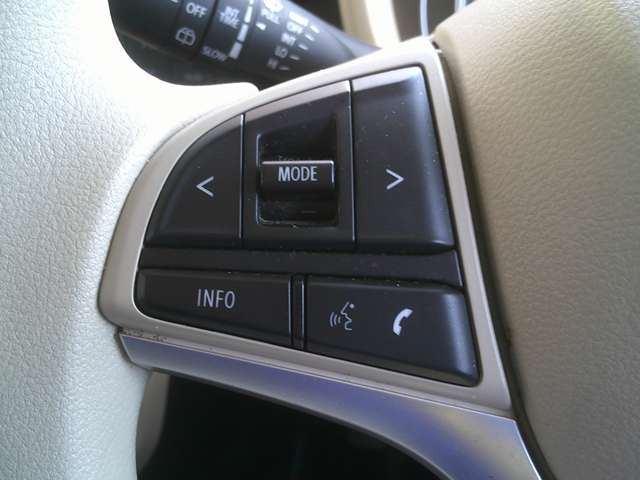 運転中でも手を離さずにオーディオの操作ができる『ステアリングスイッチ』機能があります!