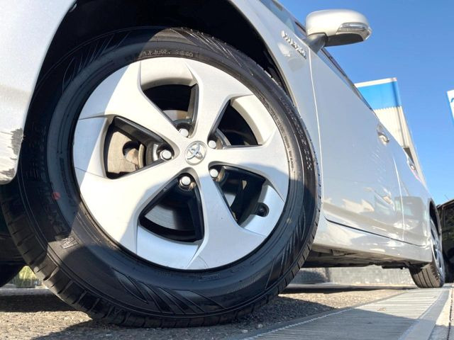 【純正15インチアルミホイール】外観にマッチした純正アルミホイールを装着しております。各種社外アルミホイールや、スタッドレスタイヤも取扱いしております。是非ご相談ください♪