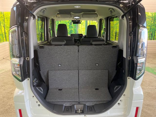 ���i�̂���������ʋ΁A���}���ɏ\���ȉ׎��X�y�[�X���m�ۂ��Ă���܂��B�Z�J���h�V�[�g��|���ƁA�傫�ȉו��̐ύڂ��\�ł���