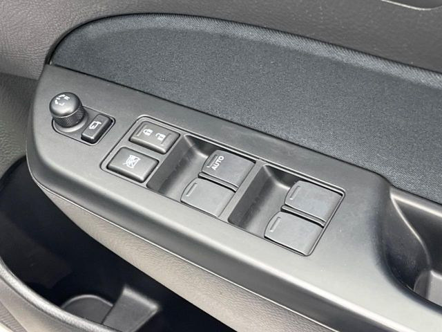 �y�d���i�[�~���[�z�T�C�h�~���[�͓d���i�[���ƂȂ��Ă���A�������ԏ�ł��L�Y�������X�N��}�����܂��B