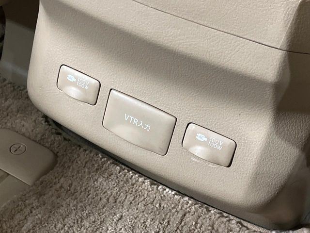 �y�A�N�Z�T���[�R���Z���g�z�L�����v��X�|�[�c�A�A�E�g�h�A�ł̃A�N�e�B�r�e�B�͂������A�ЊQ�E��d�̍ۂɏ����ɂ��Ȃ�AC100V�R���Z���g�𑕔���P�[�^�C��^�u���b�g�A�Q�[���@��̏[�d�ɂ���