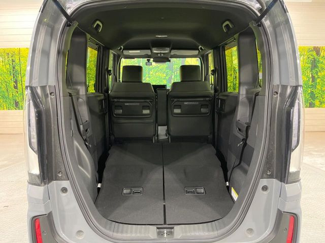 普段のお買い物や通勤、送迎等に十分な荷室スペースを確保しております。セカンドシートを倒すと、大きな荷物の積載も可能です♪