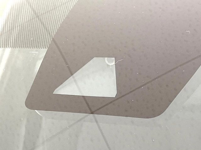 【プリクラッシュセーフティ】前方の車両等を検知し、衝突しそうな時は警報で注意を促し、ブレーキを踏む力をサポート。ブレーキを踏めなかった場合は衝突被害軽減ブレーキが作動、衝突回避をサポートします。