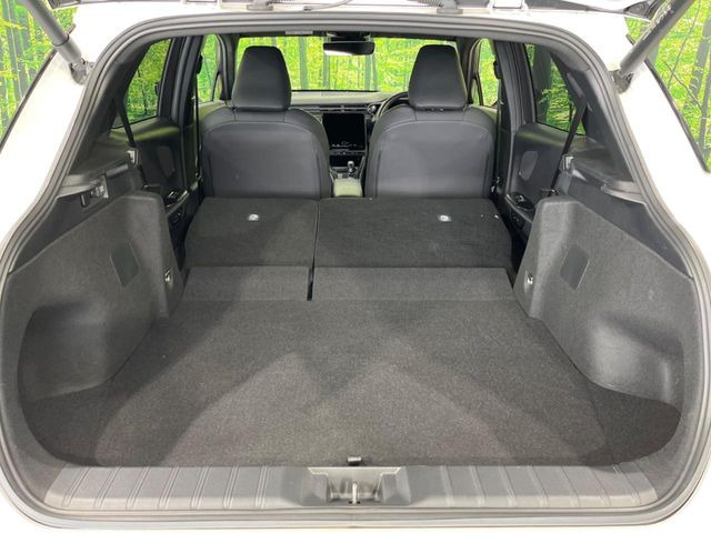 ���i�̂���������ʋ΁A���}���ɏ\���ȉ׎��X�y�[�X���m�ۂ��Ă���܂��B�Z�J���h�V�[�g��|���ƁA�傫�ȉו��̐ύڂ��\�ł���