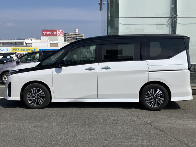 セレナ1.4 e-POWER ハイウェイスターV