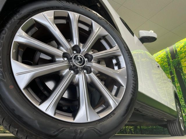 �y����20�C���`�A���~�z�C�[���z�O�ςɃ}�b�`���������A���~�z�C�[���𑕒����Ă���܂��B�e��ЊO�A���~�z�C�[����A�X�^�b�h���X�^�C�����戵�����Ă���܂��B���񂲑��k����������