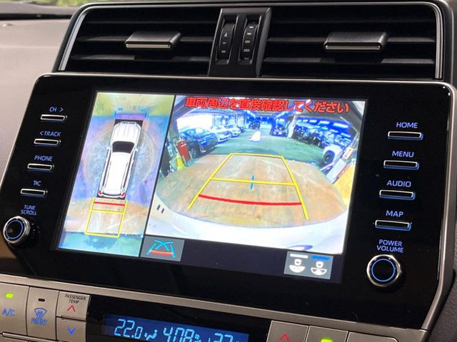 �y�}���`�e���C�����j�^�[�z�Ԃ̃t�����g��T�C�h�̃J�����摜�𓯎��Ƀ��j�^�[�\�����邱�ƂŁA���H�⋷�����𑖍s���ł����͂̏󋵊m�F���ł����S!�{�iSUV�ɂ��ꂵ�������ł���