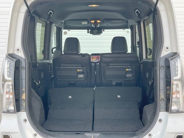 ���i�̂���������ʋ΁A���}���ɏ\���ȉ׎��X�y�[�X���m�ۂ��Ă���܂��B�Z�J���h�V�[�g��|���ƁA�傫�ȉו��̐ύڂ��\�ł���