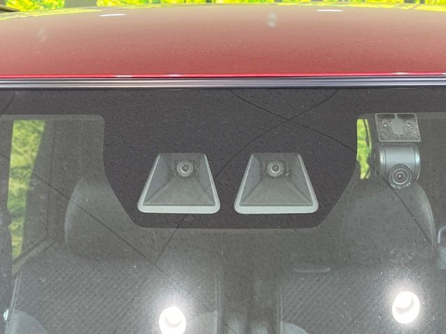 �y�X�}�[�g�A�V�X�g�z���s���ɑO���̎ԗ�����F�����A�Փ˂������Ȏ��͌x��ƃu���[�L�ŏՓˉ���Ɣ�Q�y�����A�V�X�g�B�����S�Ƀh���C�u�����y���݂��������܂��B