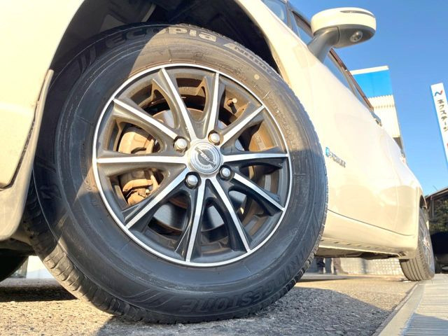 �y14�C���`�A���~�z�C�[���z�O�ςɃ}�b�`�����A���~�z�C�[���𑕒����Ă���܂��B�e��A���~�z�C�[����A�X�^�b�h���X�^�C�����戵�����Ă���܂��B���񂲑��k����������