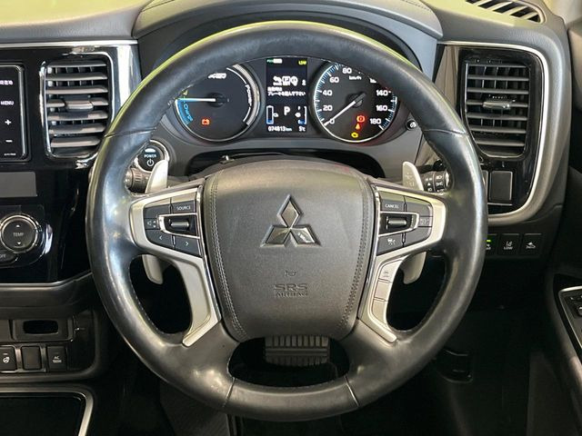 �y�����v�����X�e�A�����O�z�㎿�Ȋv���g�p���邱�ƂŁA��ɂ����������݂ƂĂ��^�]���₷���n���h���ł���