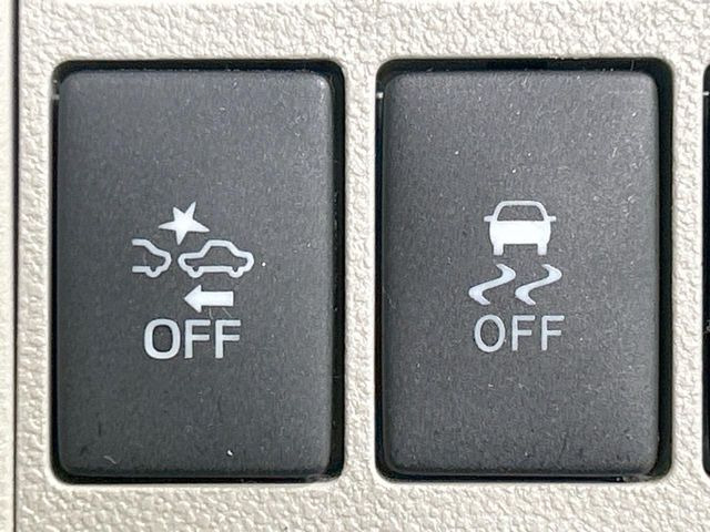 【スマートアシスト】走行中に前方の車両等を認識し、衝突しそうな時は警報とブレーキで衝突回避と被害軽減をアシスト。より安全にドライブをお楽しみいただけます。