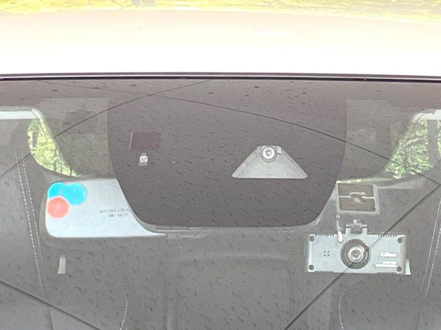 �y�X�}�[�g�u���[�L�T�|�[�g�z���s���ɑO���̎ԗ�����F�����A�Փ˂������Ȏ��͌x��ƃu���[�L�ŏՓˉ���Ɣ�Q�y�����A�V�X�g�B�����S�Ƀh���C�u�����y���݂��������܂��B