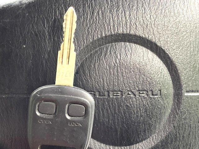 【キーレス】少し離れた場所からでもボタン一つでドアの開錠・施錠ができるのでとっても便利!ドアの鍵穴周りに傷をつけることもありません♪