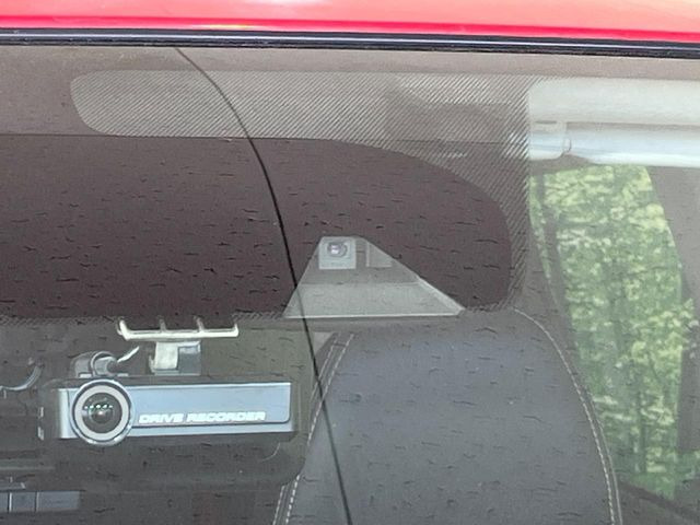 �y�C���e���W�F���g�G�}�[�W�F���V�[�u���[�L�z�t�����g�J�����őO���̎ԗ�����s�҂����m�B�Փ˂������Ȏ��͏Փ˔�Q�y���u���[�L���쓮�A�Փˉ�����T�|�[�g�B�����S�Ƀh���C�u�����y���݂��������܂��B