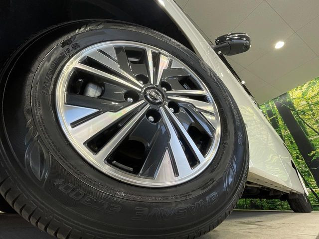 �y����15�C���`�A���~�z�C�[���z�O�ςɃ}�b�`���������A���~�z�C�[���𑕒����Ă���܂��B�e��ЊO�A���~�z�C�[����A�X�^�b�h���X�^�C�����戵�����Ă���܂��B���񂲑��k����������