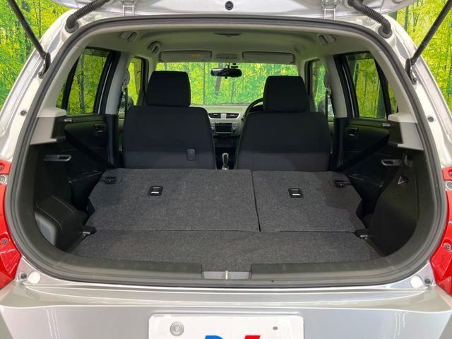 ���i�̂���������ʋ΁A���}���ɏ\���ȉ׎��X�y�[�X���m�ۂ��Ă���܂��B�Z�J���h�V�[�g��|���ƁA�傫�ȉו��̐ύڂ��\�ł���