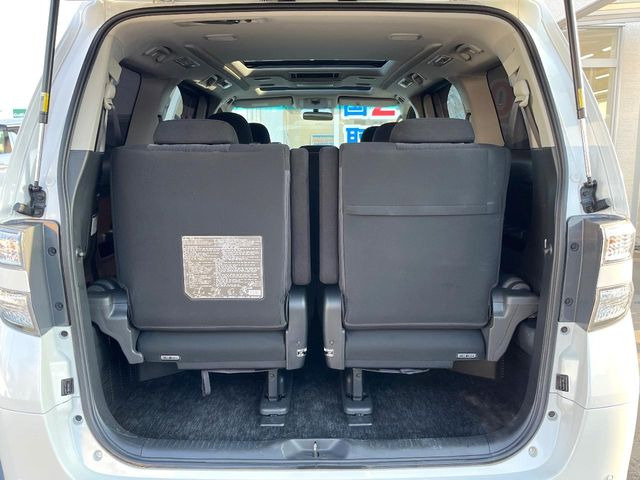 ���i�̂���������ʋ΁A���}���ɏ\���ȉ׎��X�y�[�X���m�ۂ��Ă���܂��B�Z�J���h�V�[�g��|���ƁA�傫�ȉו��̐ύڂ��\�ł���