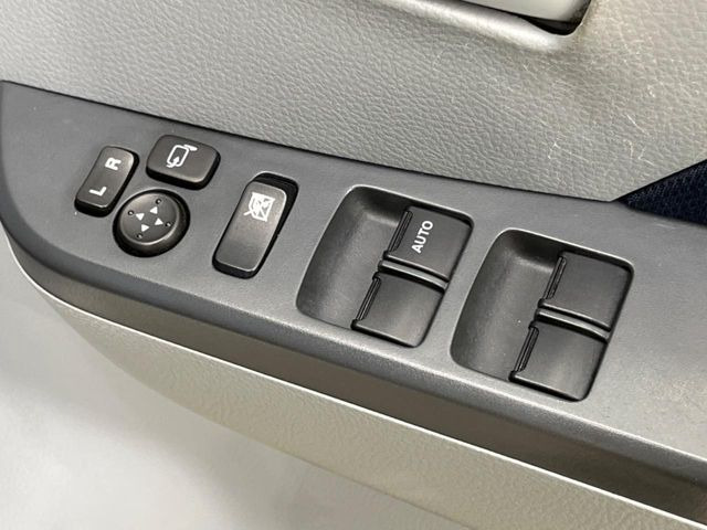 �y�d���i�[�~���[�z�T�C�h�~���[�͓d���i�[���ƂȂ��Ă���A�������ԏ�ł��L�Y�������X�N��}�����܂��B