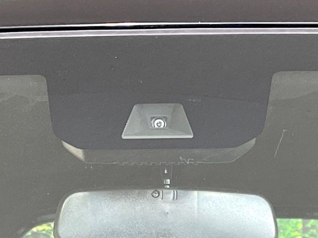 �y�z���_�Z���V���O�z���s���ɑO���̎ԗ�����F�����A�Փ˂������Ȏ��͌x��ƃu���[�L�ŏՓˉ���Ɣ�Q�y�����A�V�X�g�B�����S�Ƀh���C�u�����y���݂��������܂��B