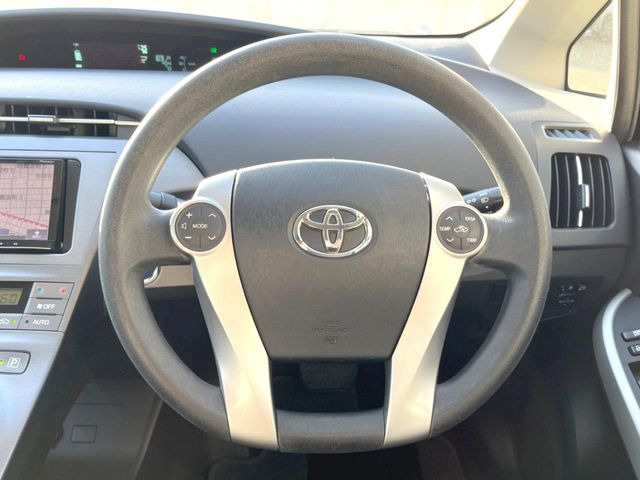 ステアリングも使用感が少なく、きれいな状態となっております♪