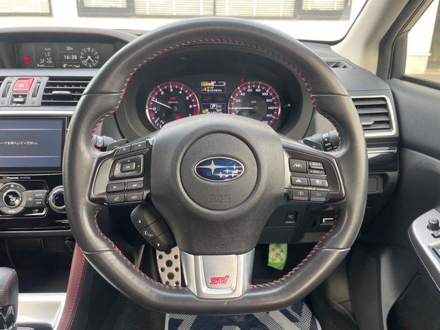 �y�����v�����X�e�A�����O�z�㎿�Ȋv���g�p���邱�ƂŁA��ɂ����������݂ƂĂ��^�]���₷���n���h���ł���