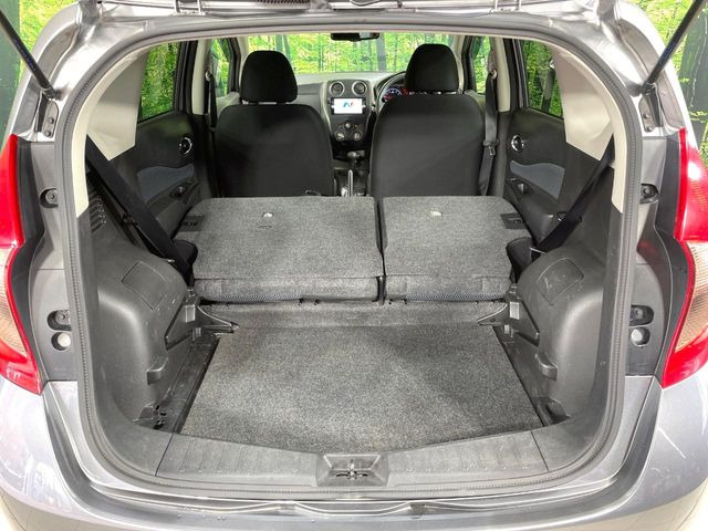 ���i�̂���������ʋ΁A���}���ɏ\���ȉ׎��X�y�[�X���m�ۂ��Ă���܂��B�Z�J���h�V�[�g��|���ƁA�傫�ȉו��̐ύڂ��\�ł���