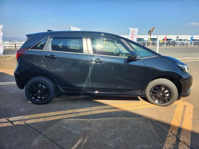 フィット1.5 ホーム ブラックスタイル 4WD